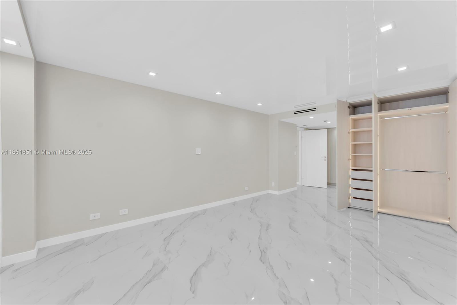 image Winston Towers 200 Condo12