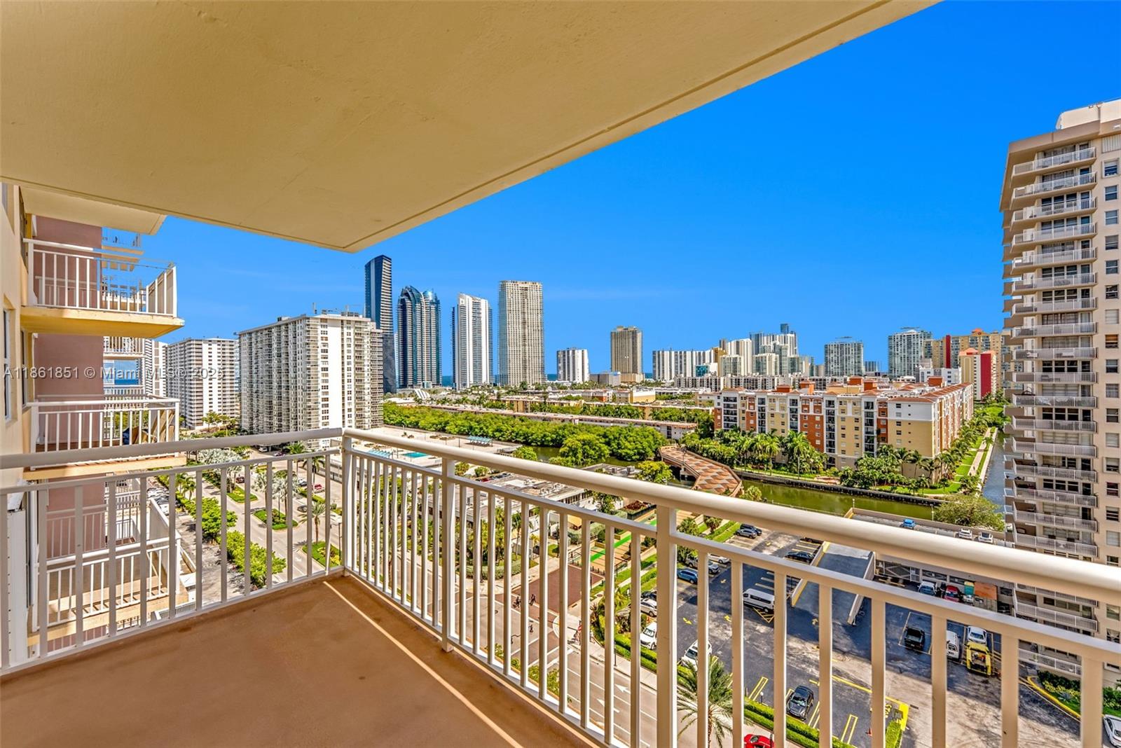 image Winston Towers 200 Condo16