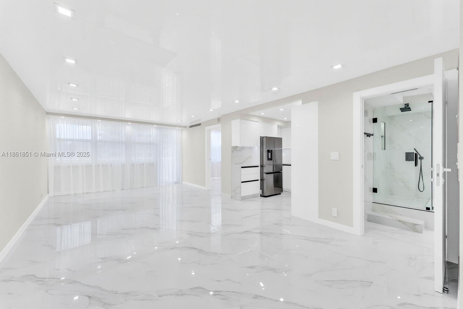 image Winston Towers 200 Condo3