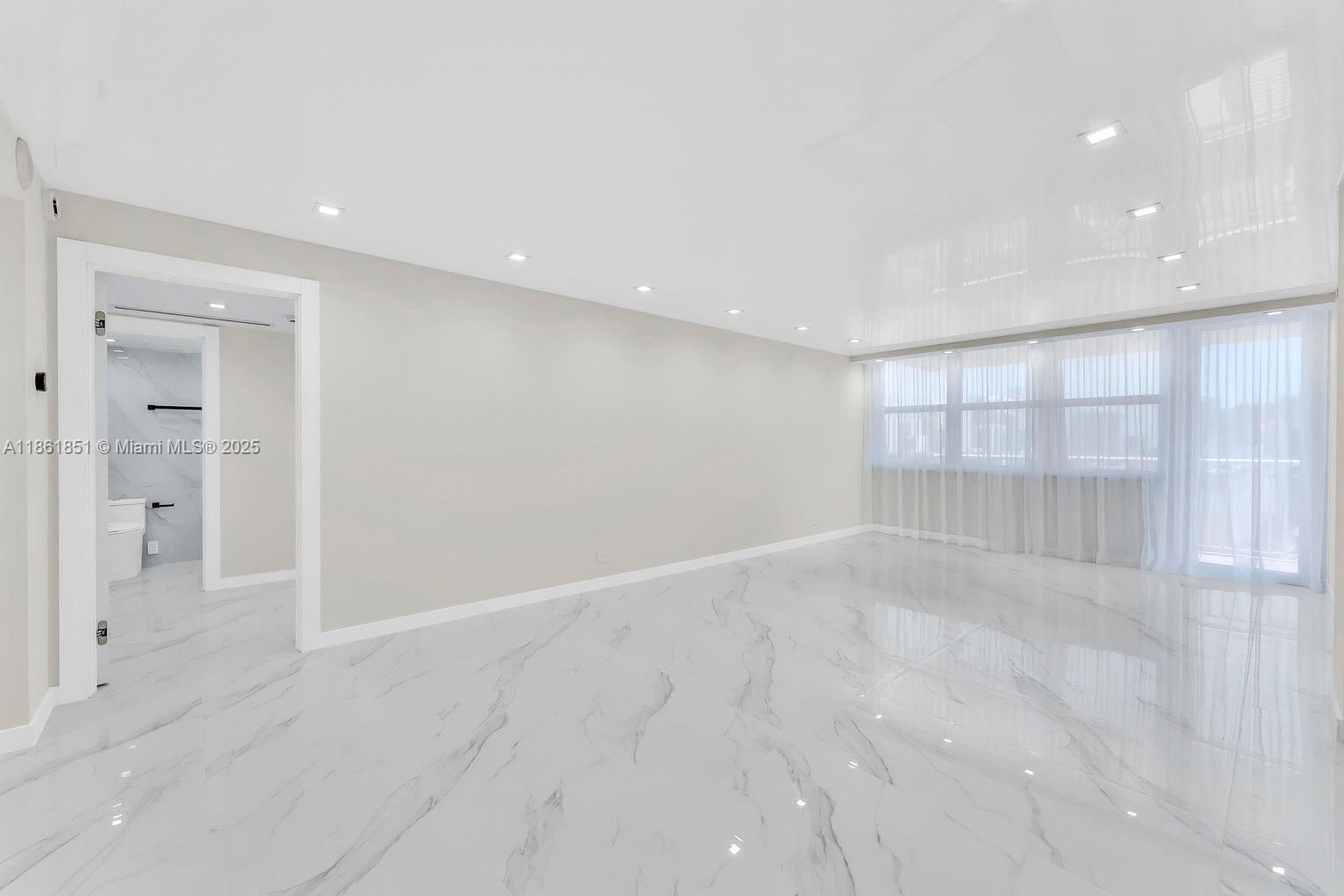 image Winston Towers 200 Condo4