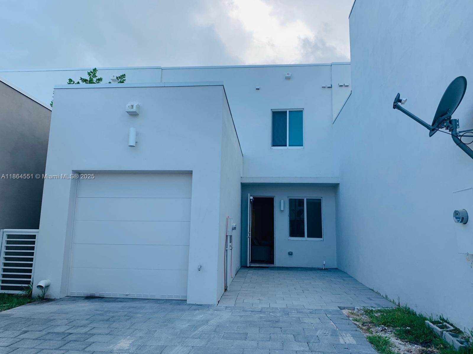 6671 NW 104th Ave