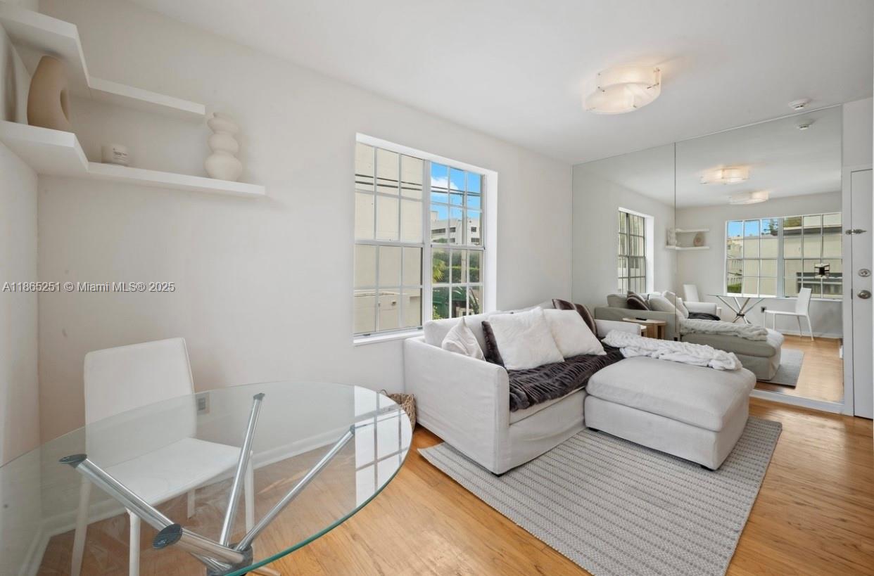 605 Euclid Ave #204