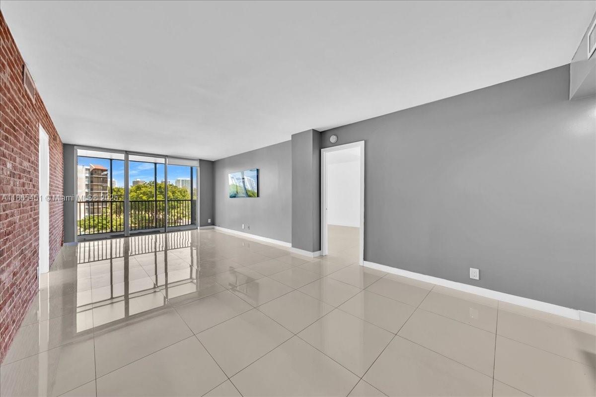 3101 N Country Clb Dr #512