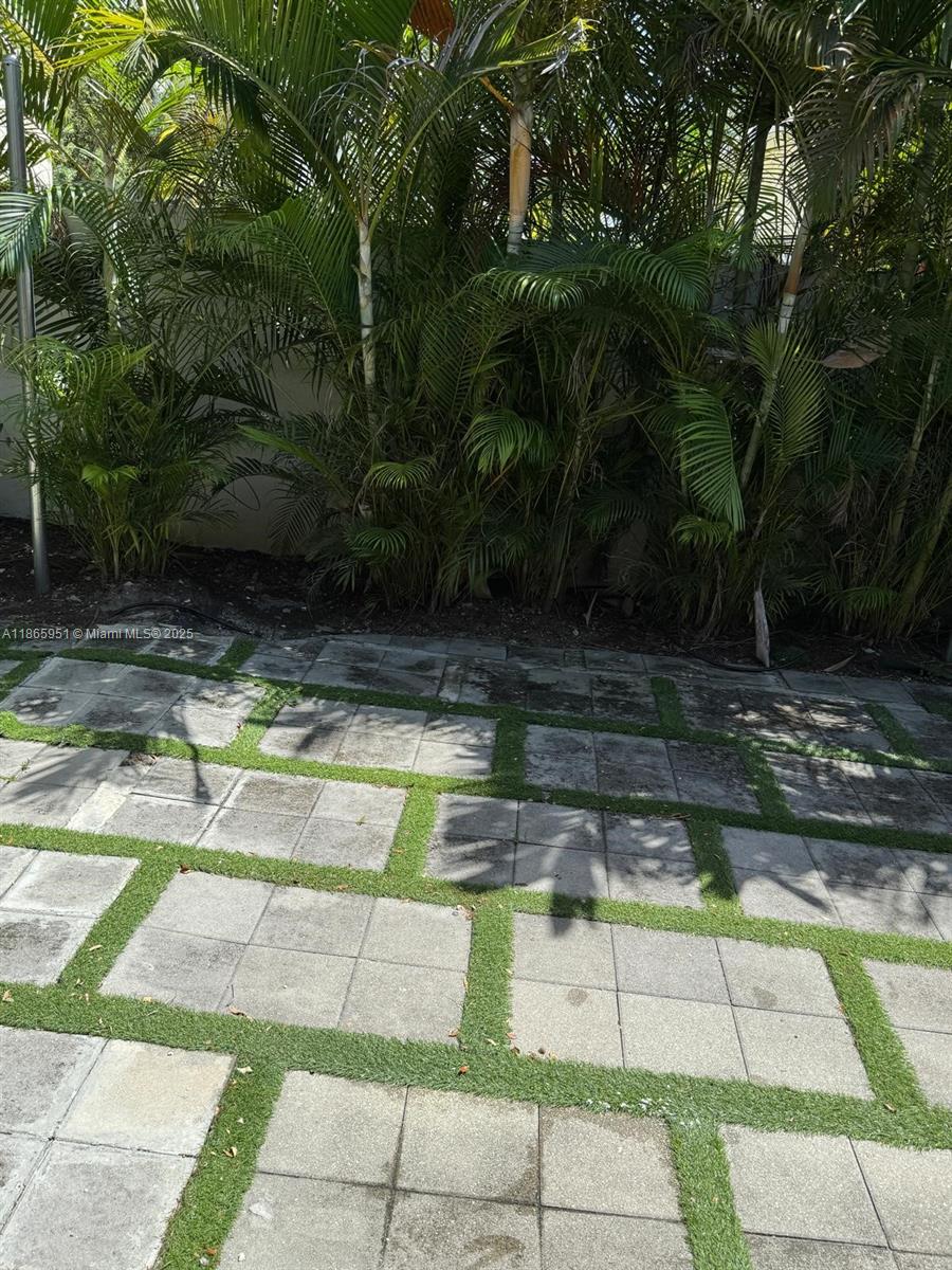 24 NE 47th St #B Miami, FL 33137