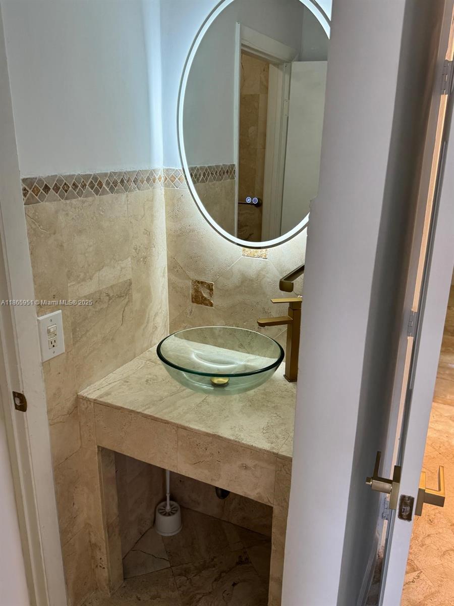 24 NE 47th St #B Miami, FL 33137