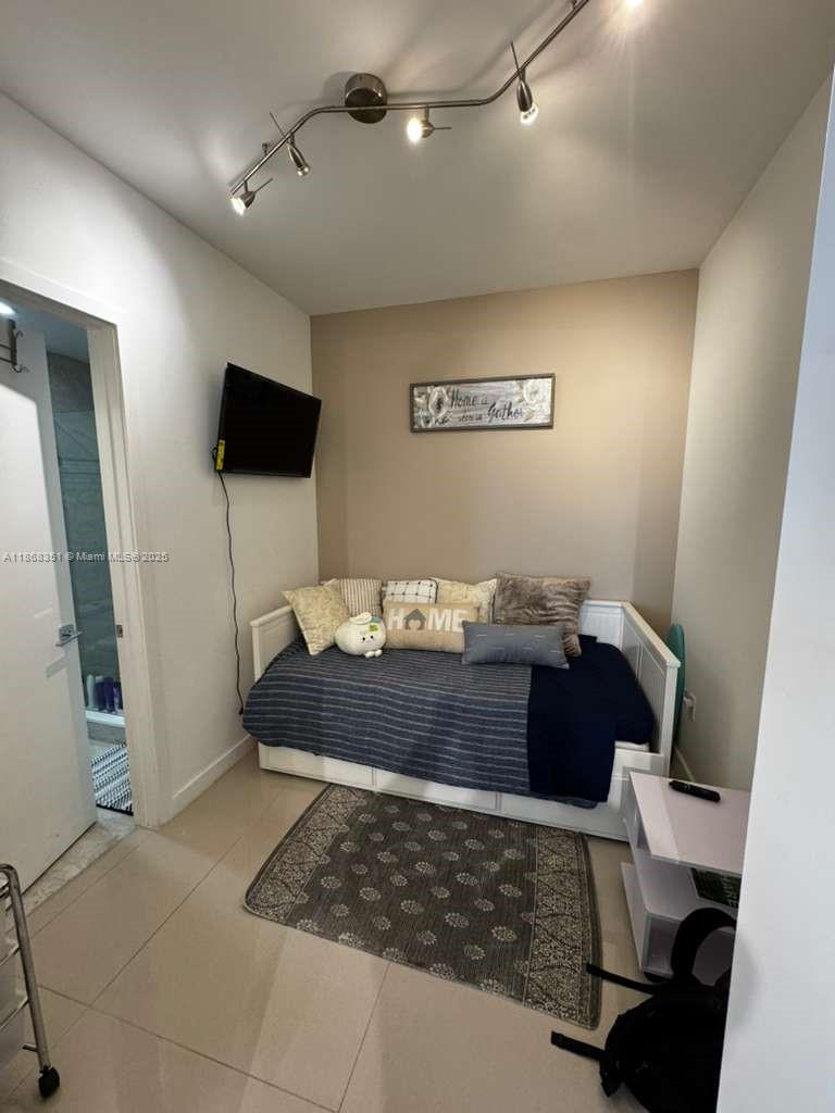 image Aria On The Bay Condo9