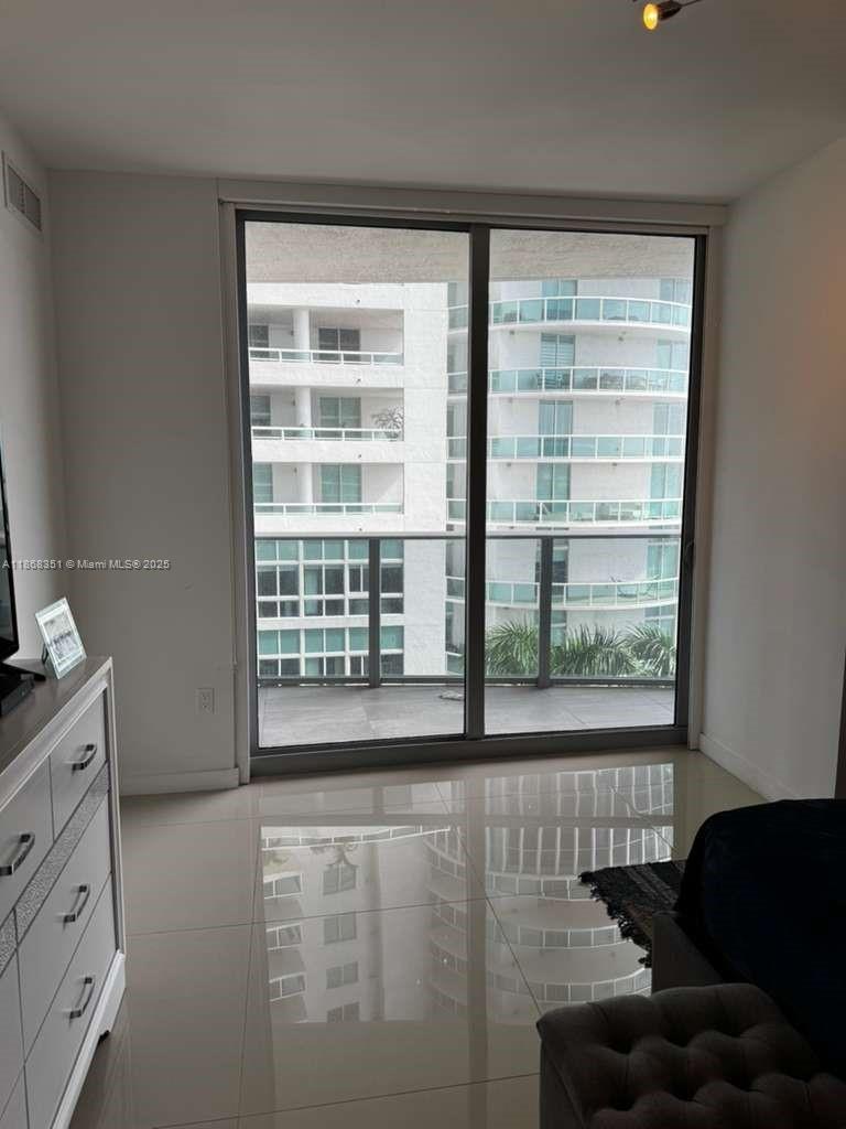 image Aria On The Bay Condo13