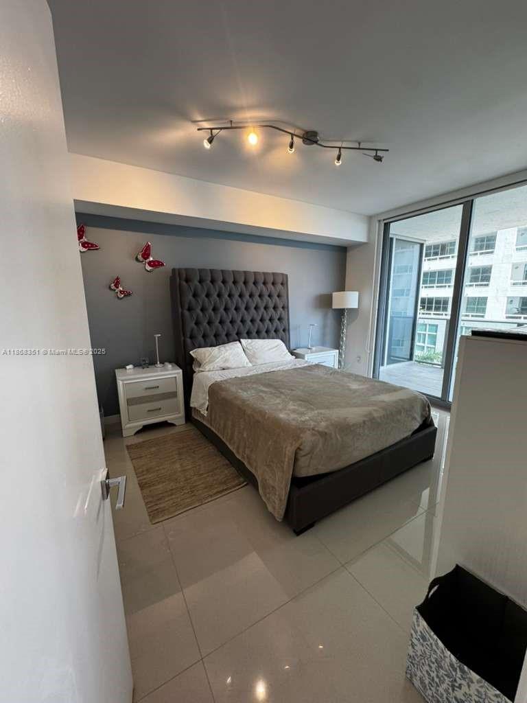 image Aria On The Bay Condo1