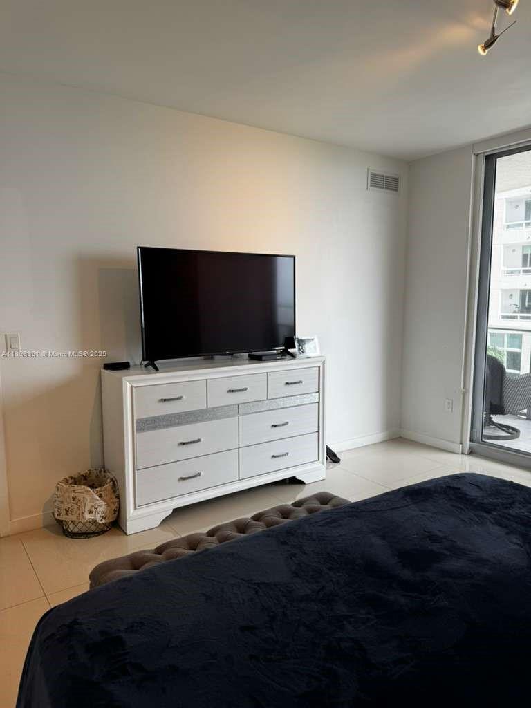 image Aria On The Bay Condo6