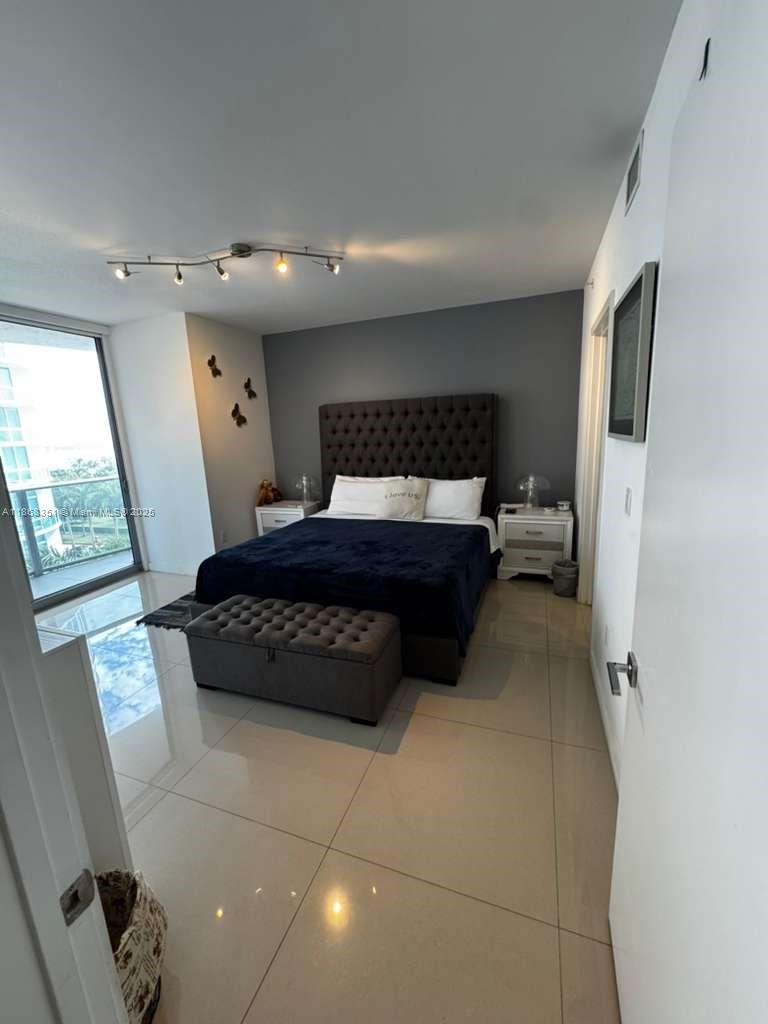 image Aria On The Bay Condo7