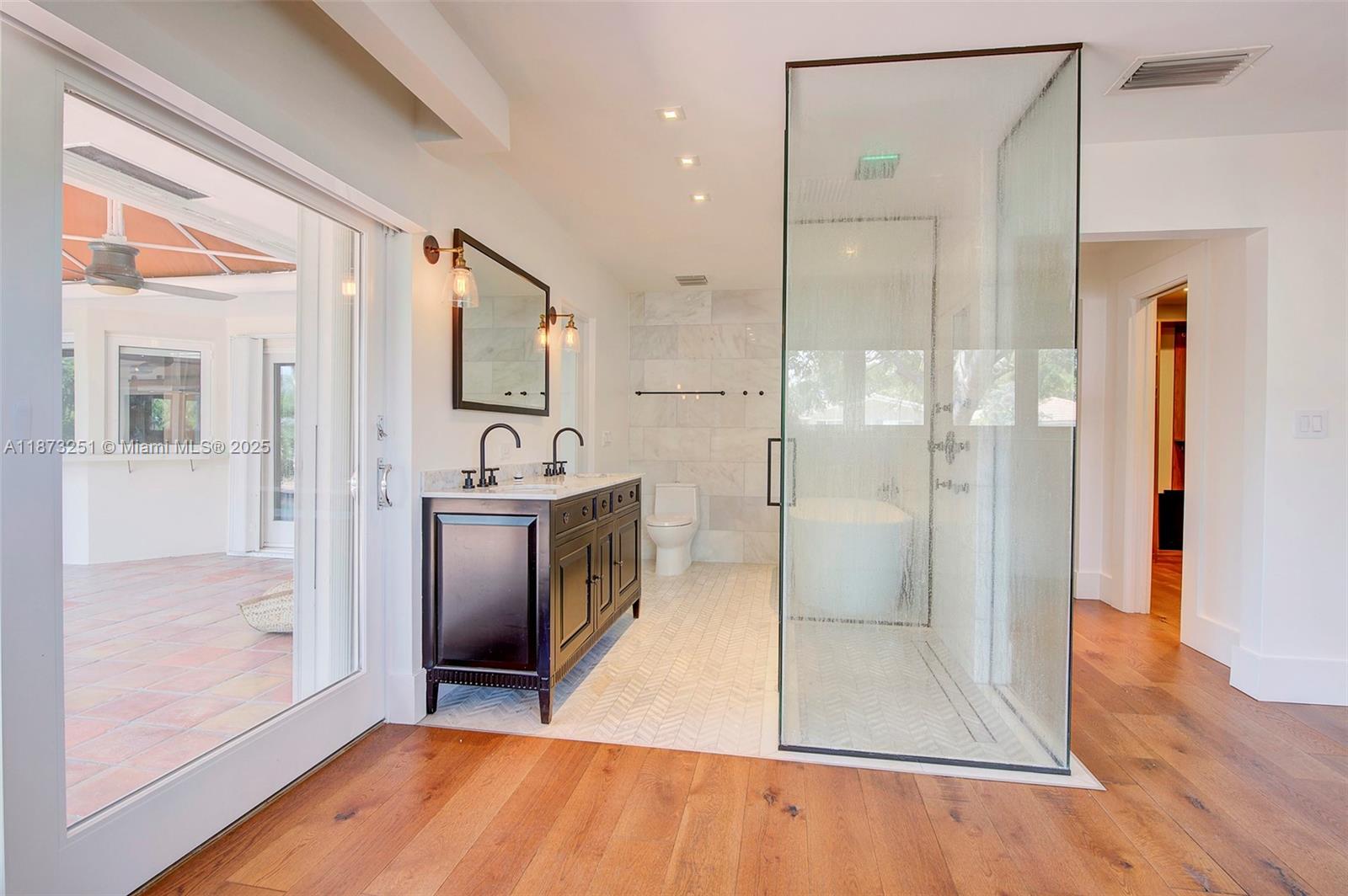 5240 NE 29th Ave Fort Lauderdale, FL 33308