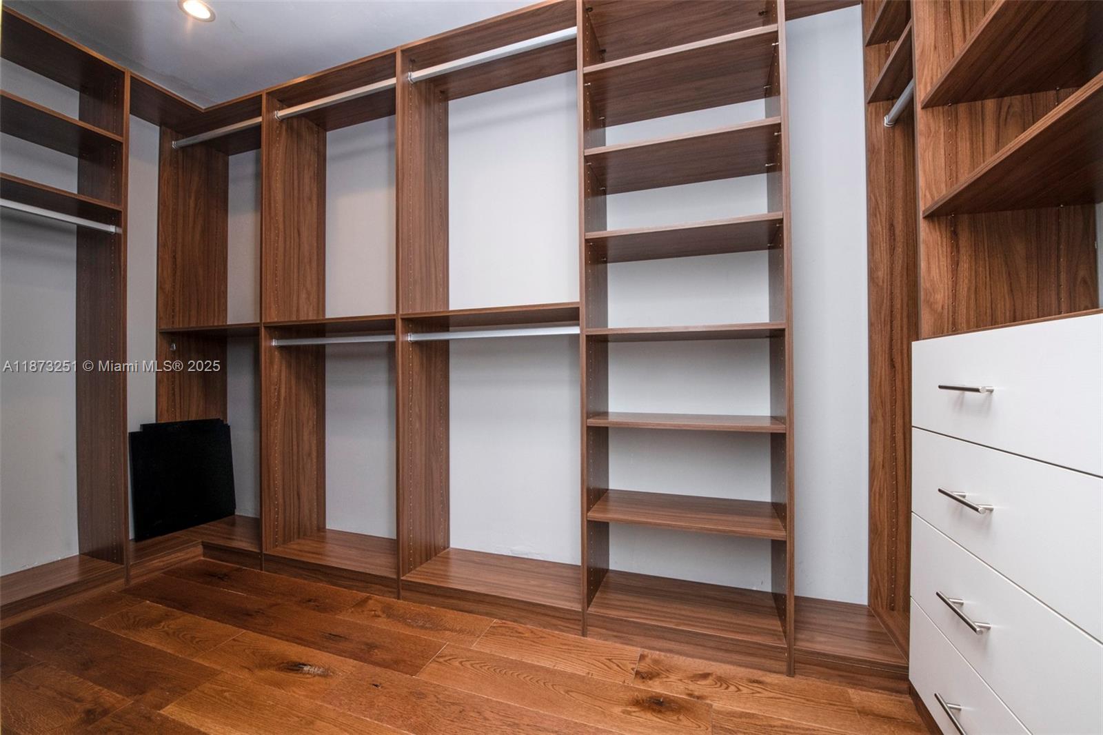 5240 NE 29th Ave Fort Lauderdale, FL 33308