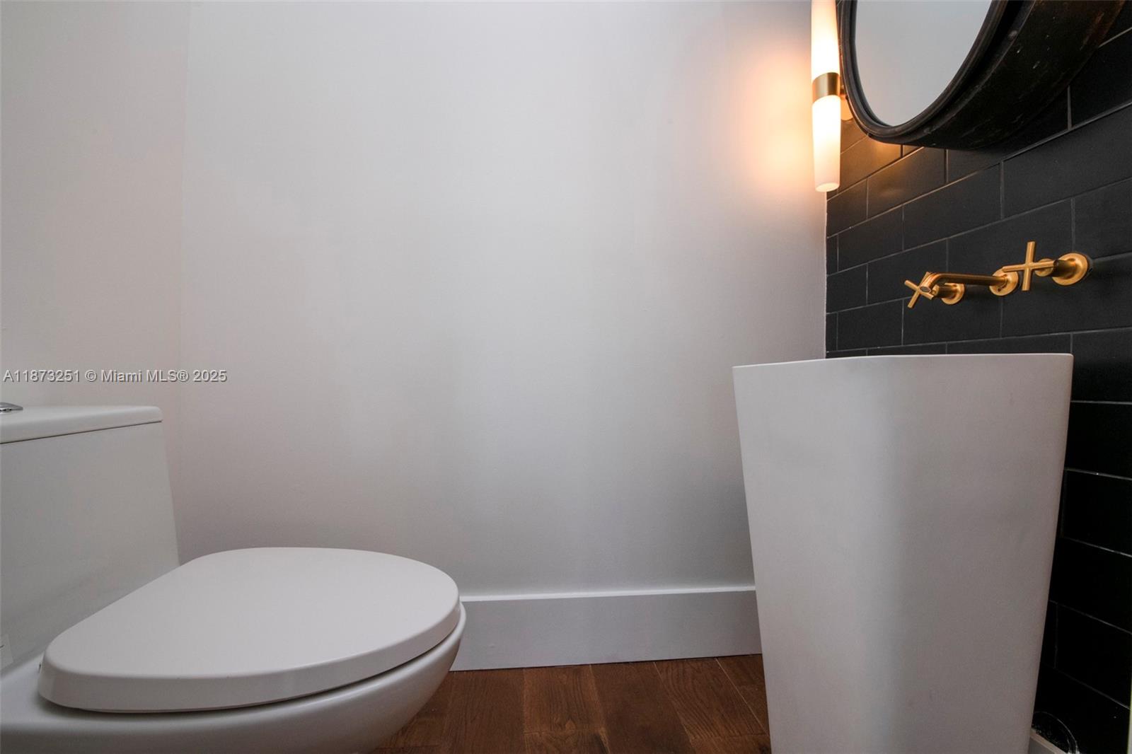 5240 NE 29th Ave Fort Lauderdale, FL 33308