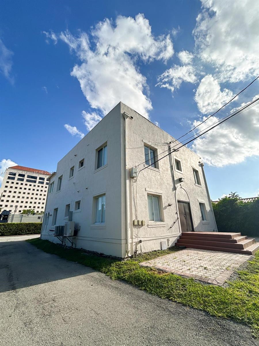 29 Oviedo Ave Coral Gables, FL 33134