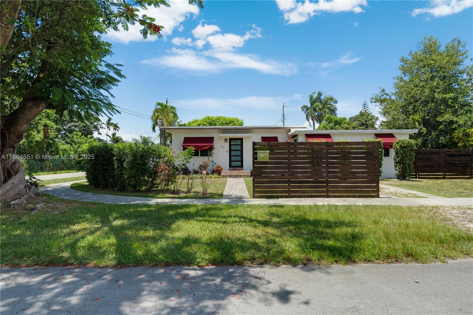 5900 SW 44th Ter