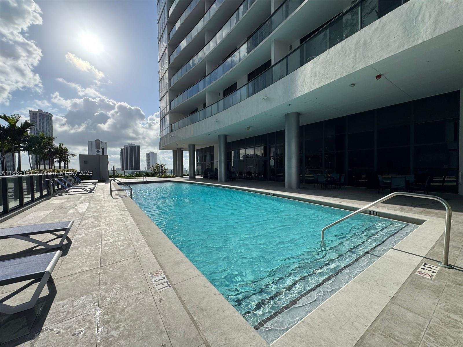 image Canvas Condo12