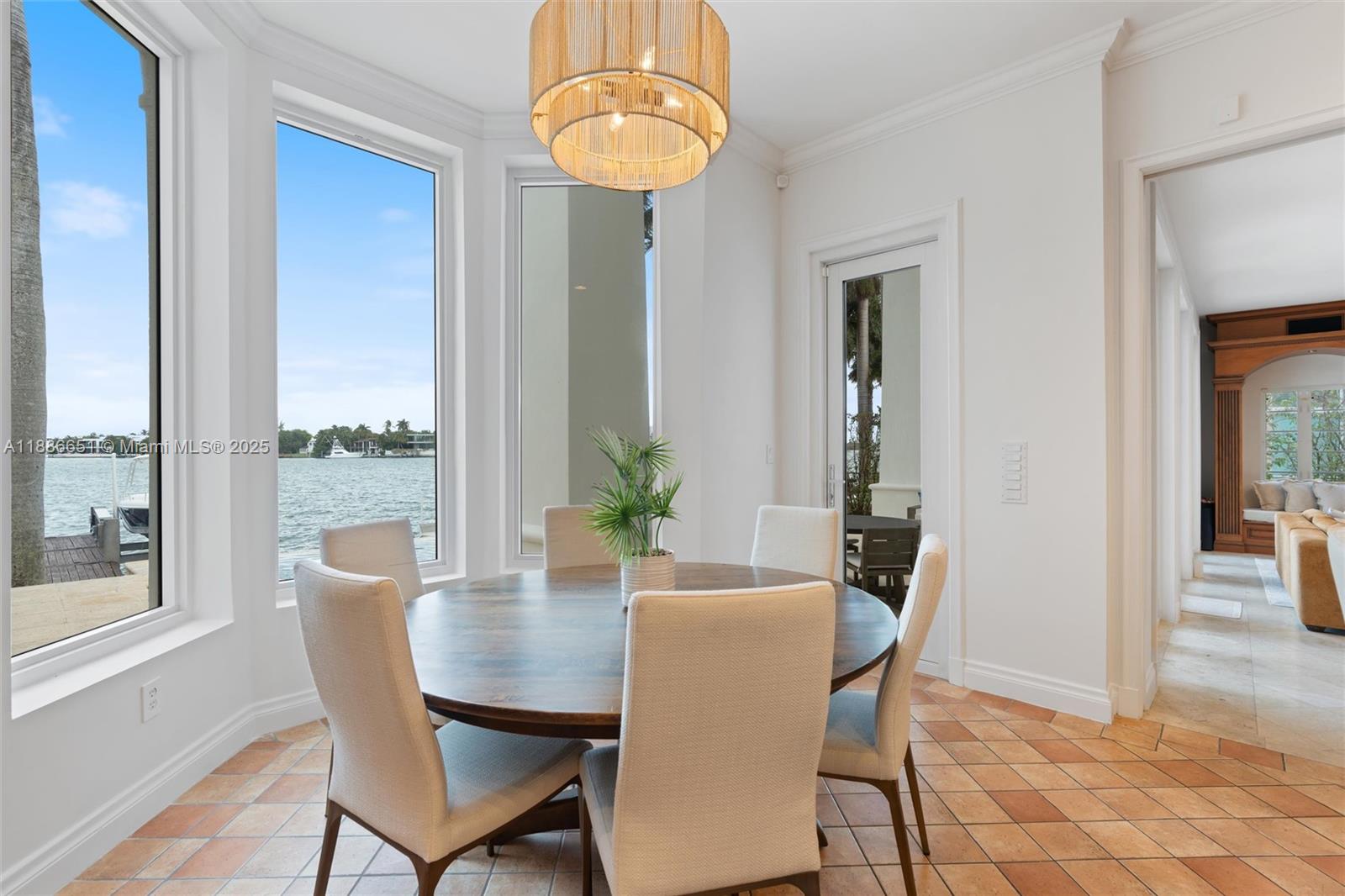 305 N Hibiscus Dr Miami Beach, FL 33139