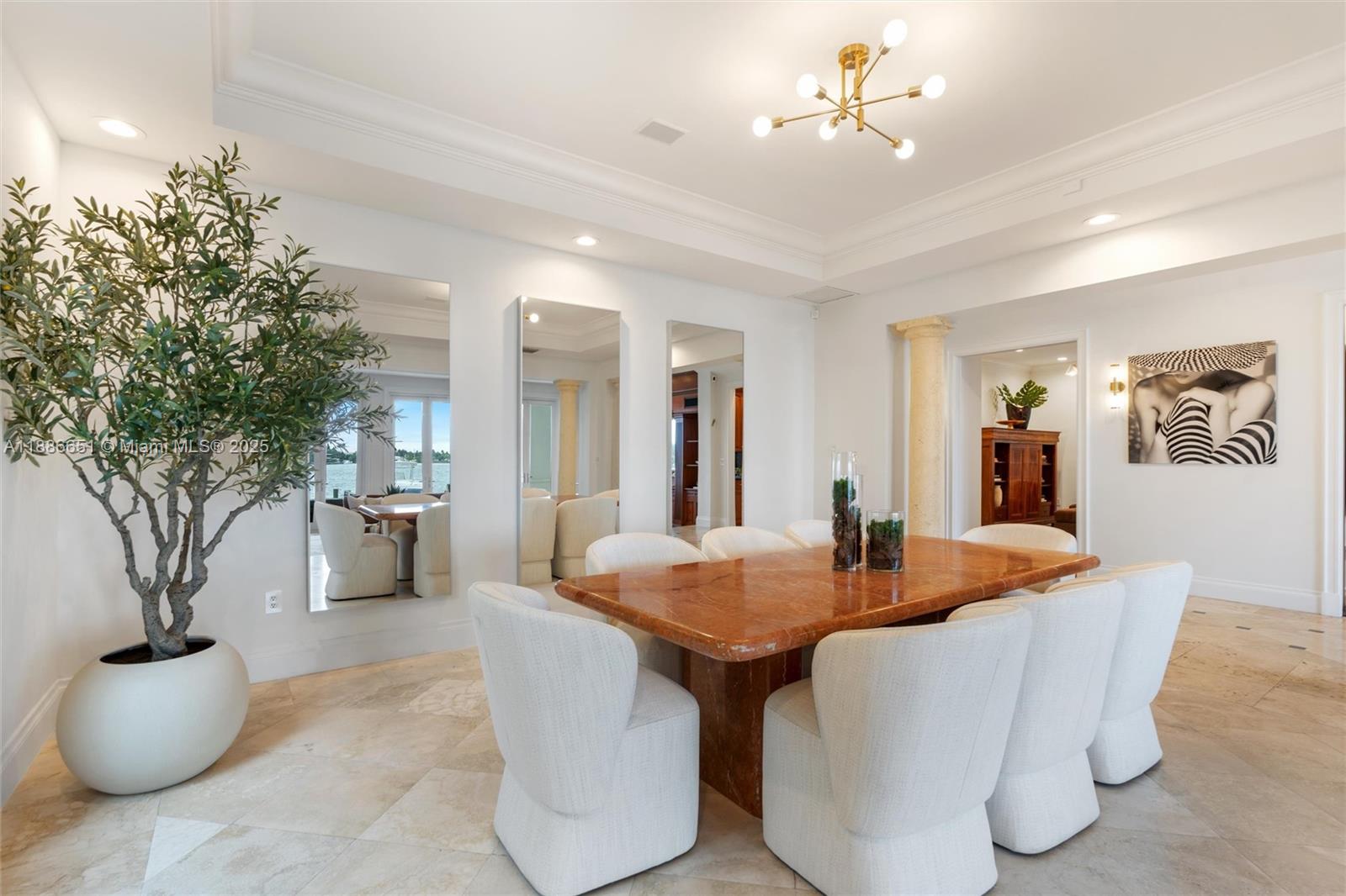 305 N Hibiscus Dr Miami Beach, FL 33139