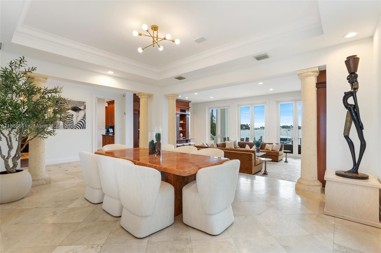 305 N Hibiscus Dr Miami Beach, FL 33139