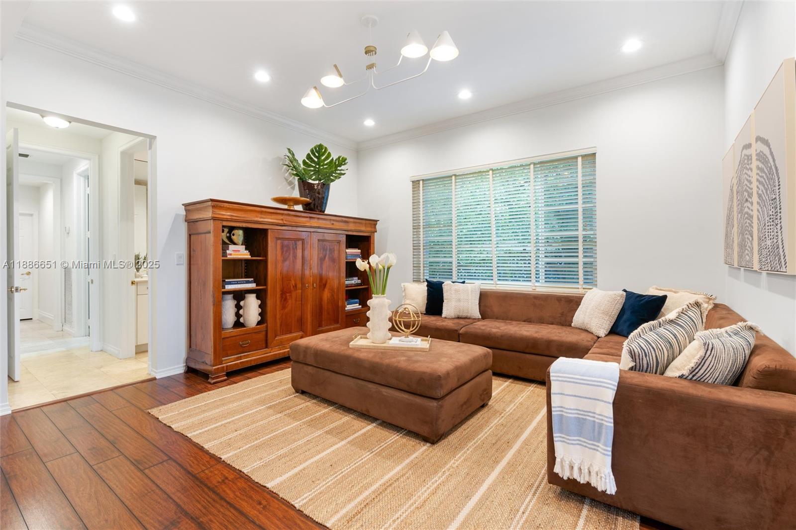 305 N Hibiscus Dr Miami Beach, FL 33139