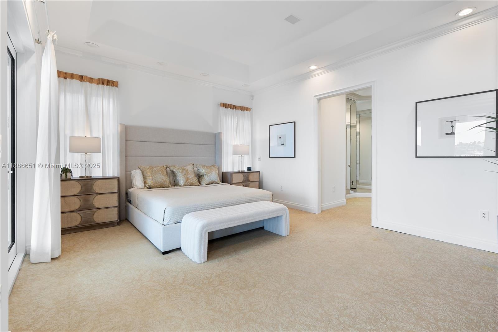 305 N Hibiscus Dr Miami Beach, FL 33139