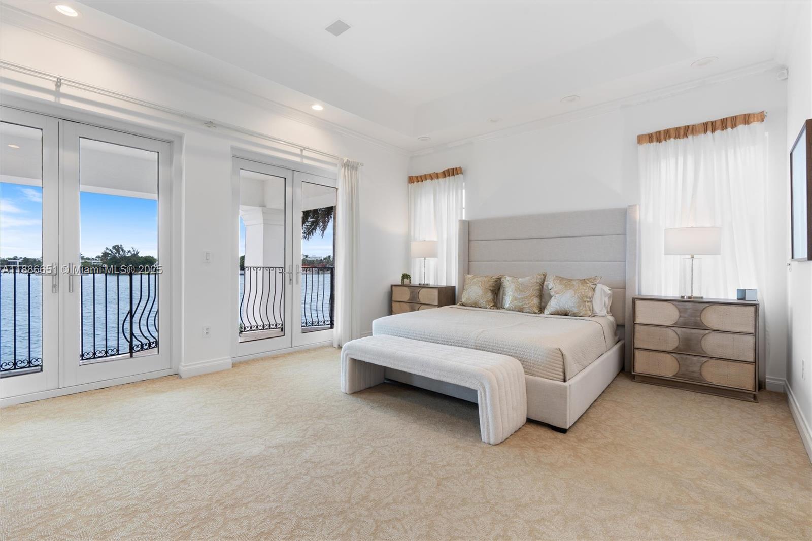 305 N Hibiscus Dr Miami Beach, FL 33139