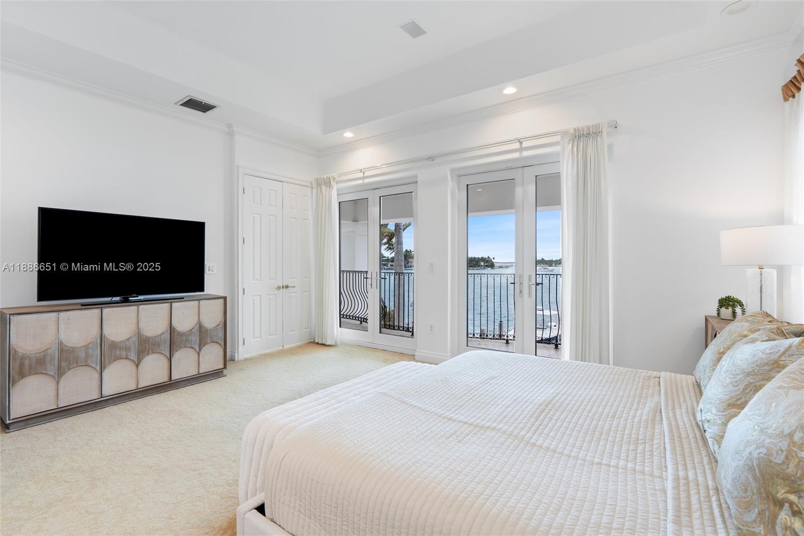 305 N Hibiscus Dr Miami Beach, FL 33139