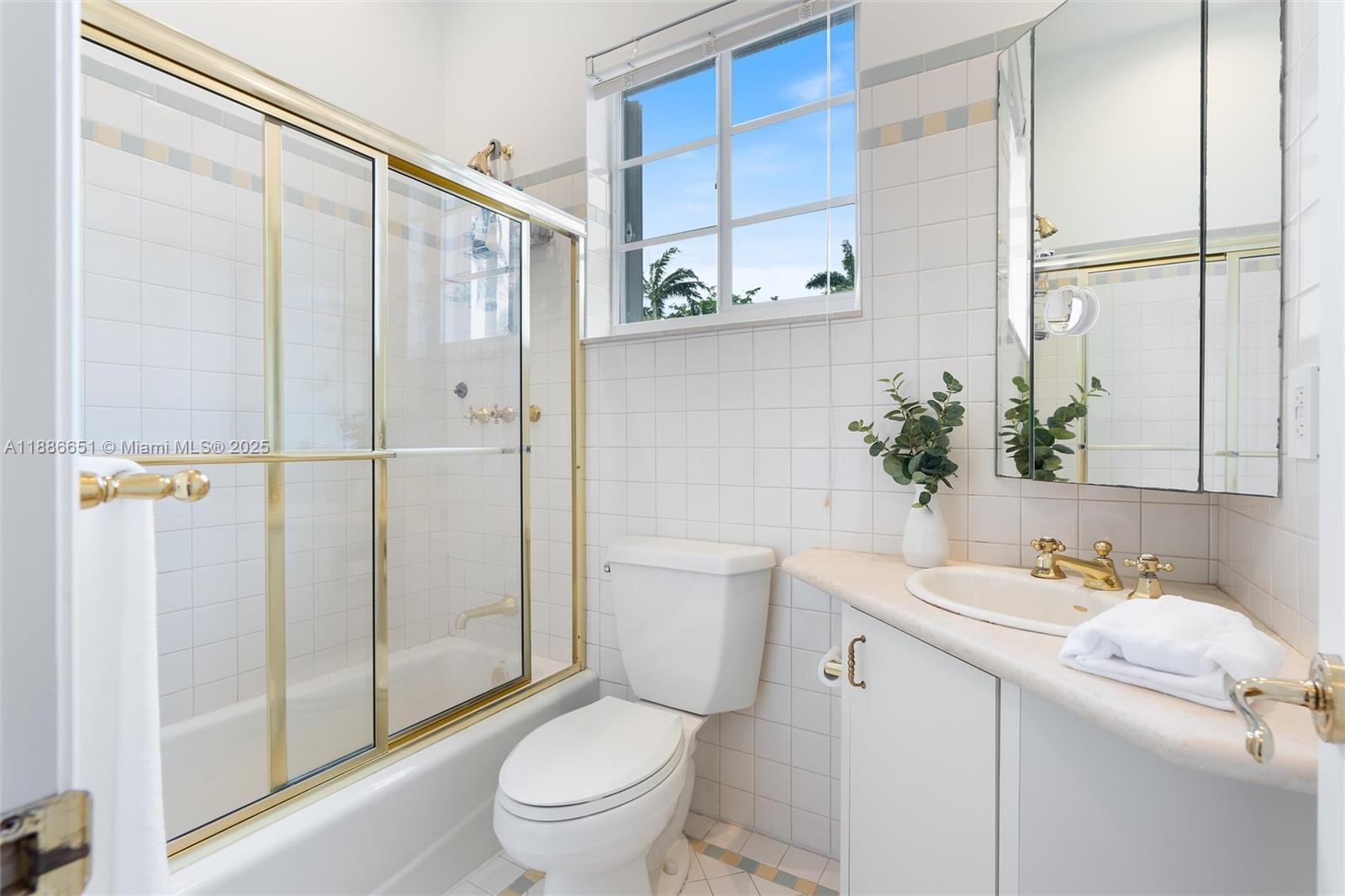 305 N Hibiscus Dr Miami Beach, FL 33139