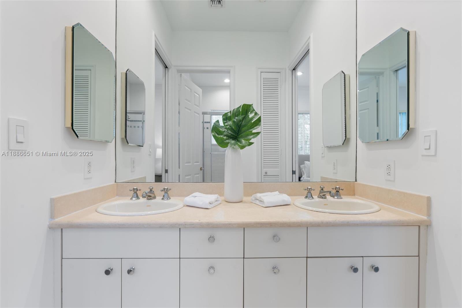 305 N Hibiscus Dr Miami Beach, FL 33139