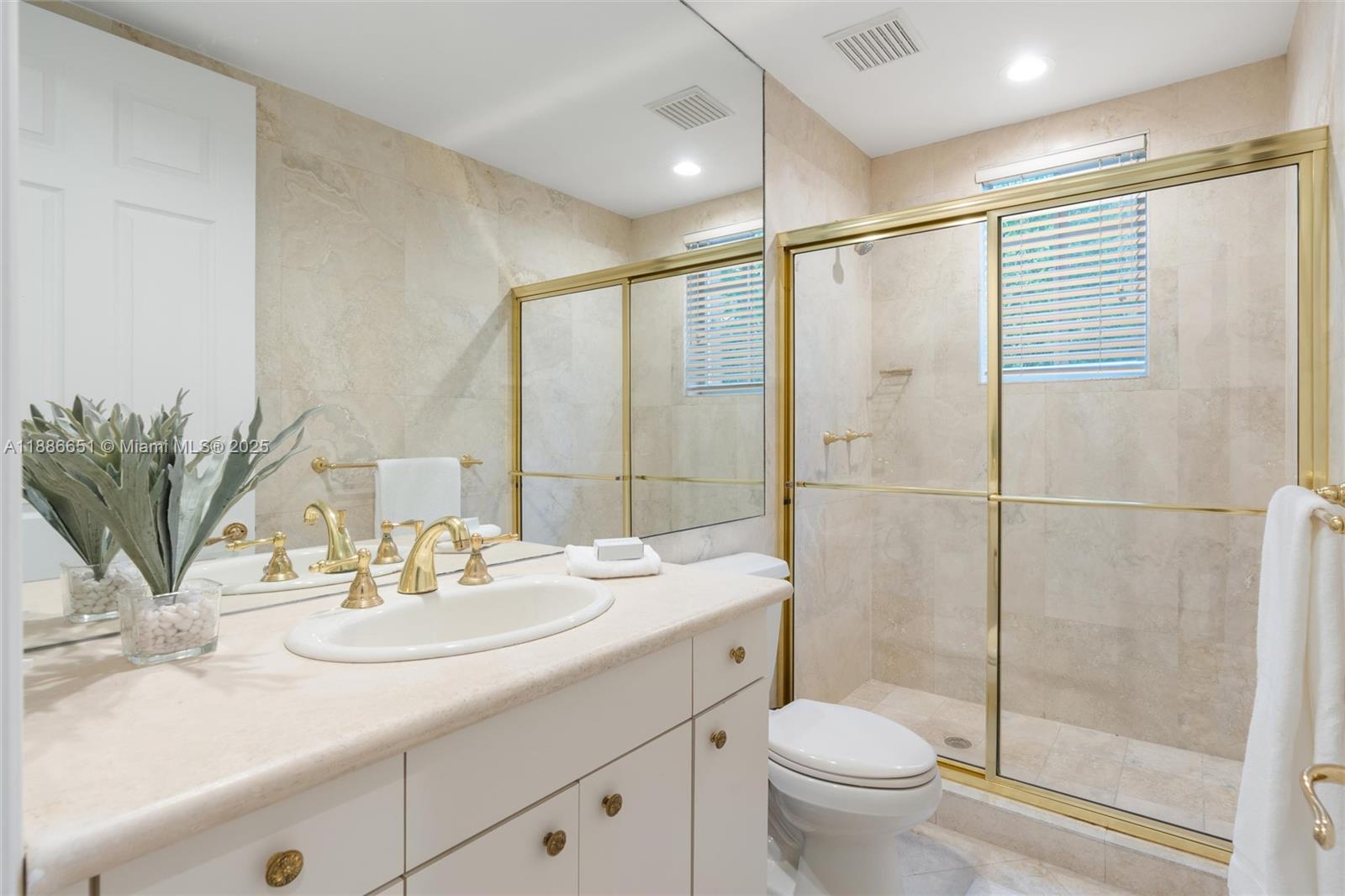 305 N Hibiscus Dr Miami Beach, FL 33139