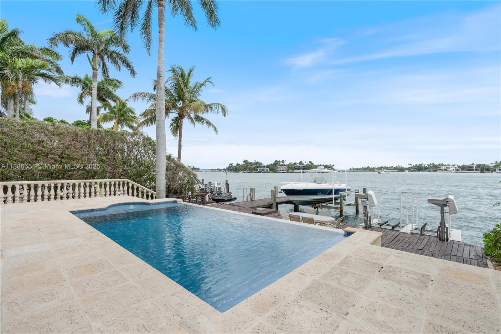 305 N Hibiscus Dr Miami Beach, FL 33139