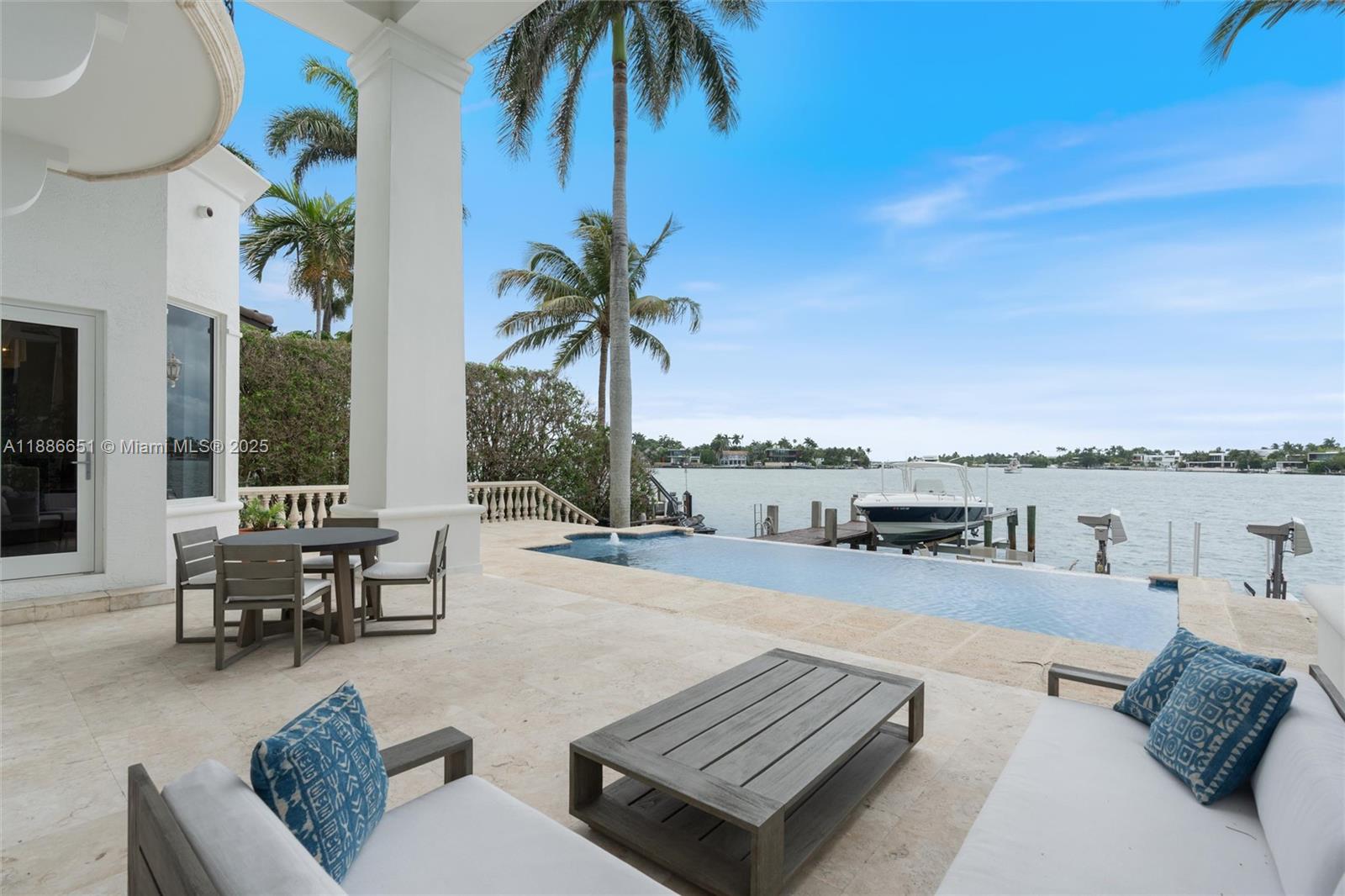 305 N Hibiscus Dr Miami Beach, FL 33139