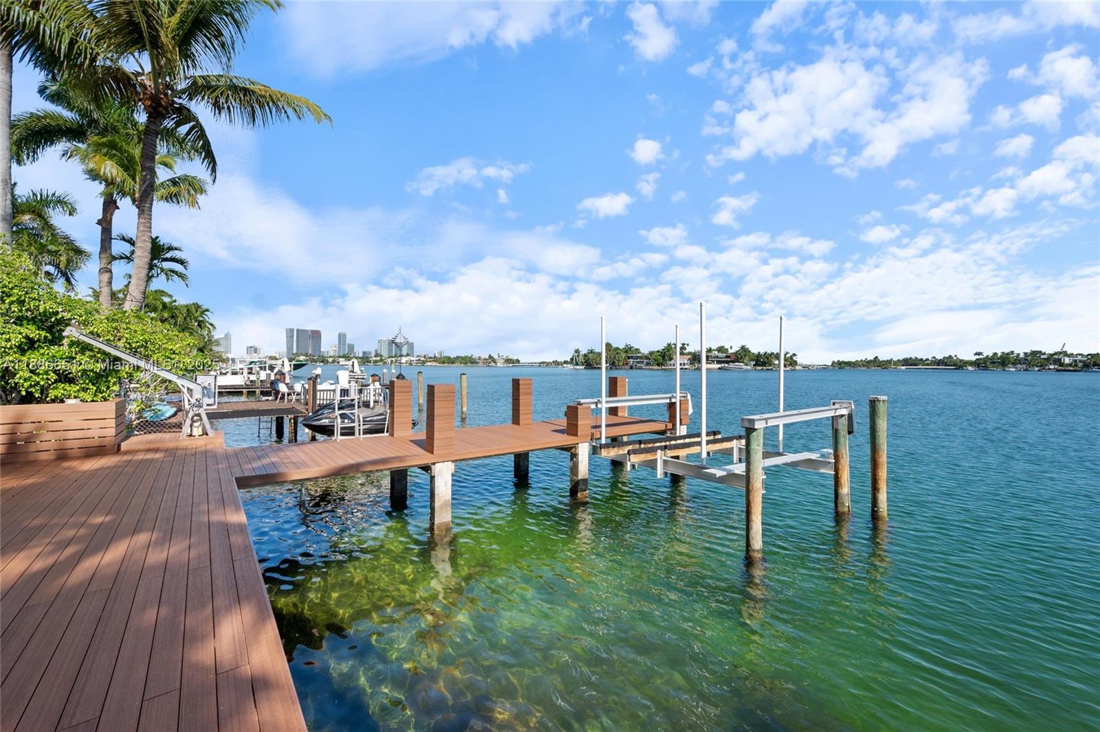 305 N Hibiscus Dr Miami Beach, FL 33139