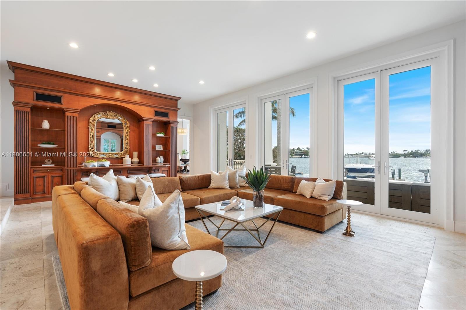 305 N Hibiscus Dr Miami Beach, FL 33139