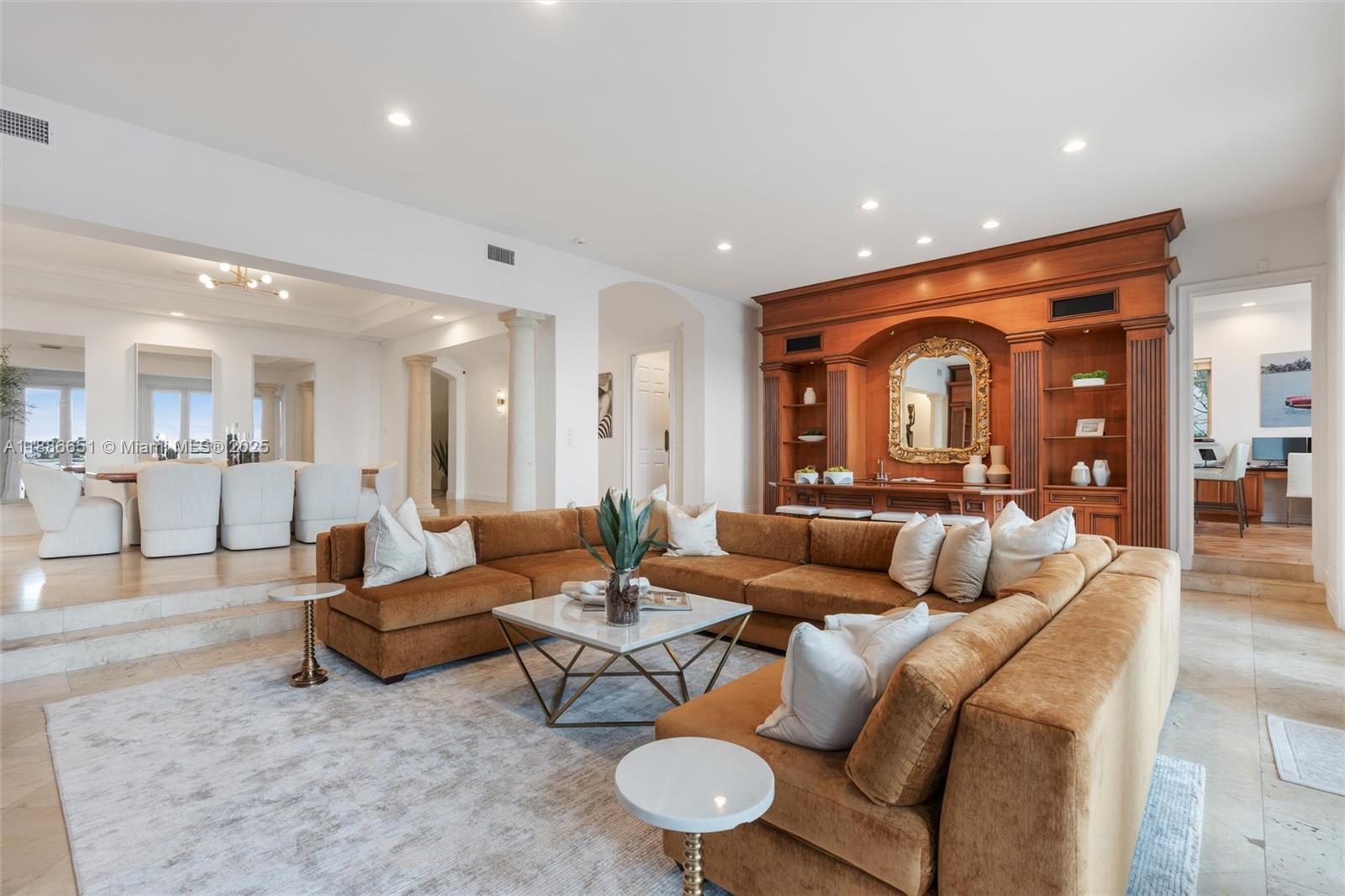 305 N Hibiscus Dr Miami Beach, FL 33139