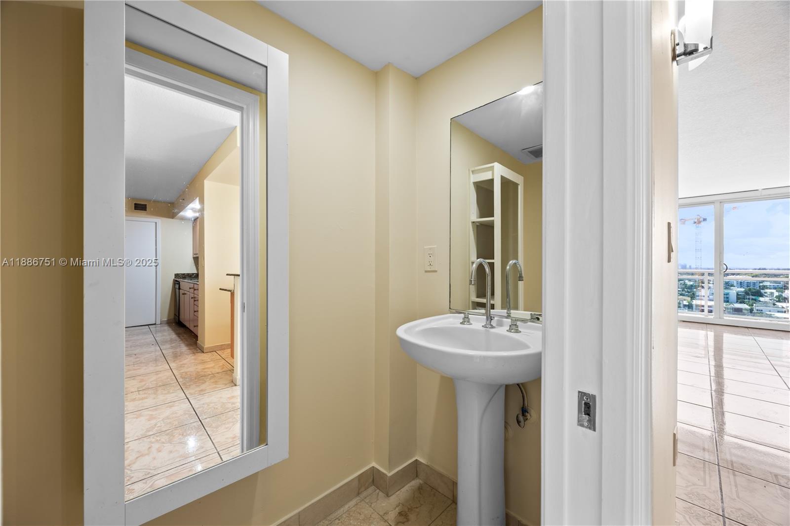 6917 Collins Ave #1522,Miami Beach, FL 33141