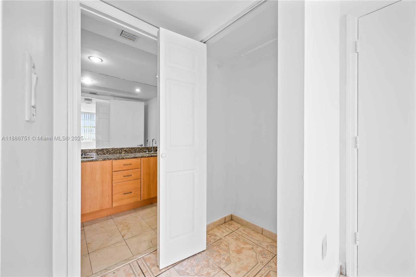 6917 Collins Ave #1522,Miami Beach, FL 33141