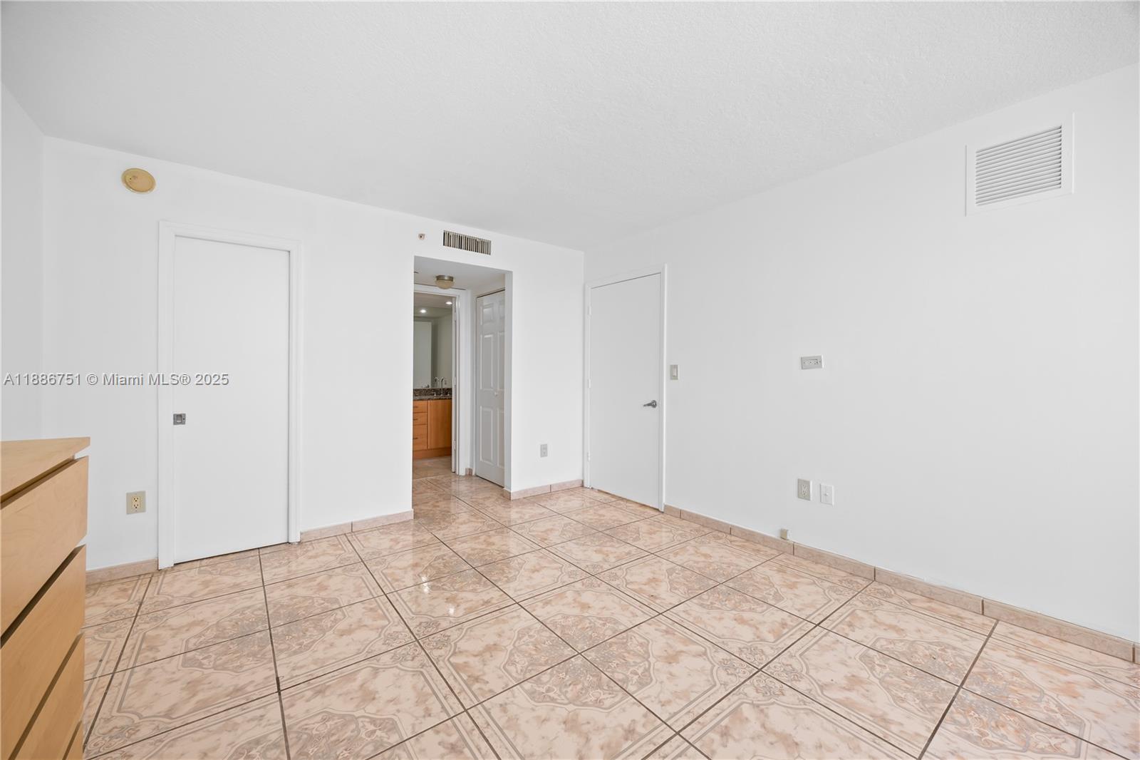 6917 Collins Ave #1522,Miami Beach, FL 33141