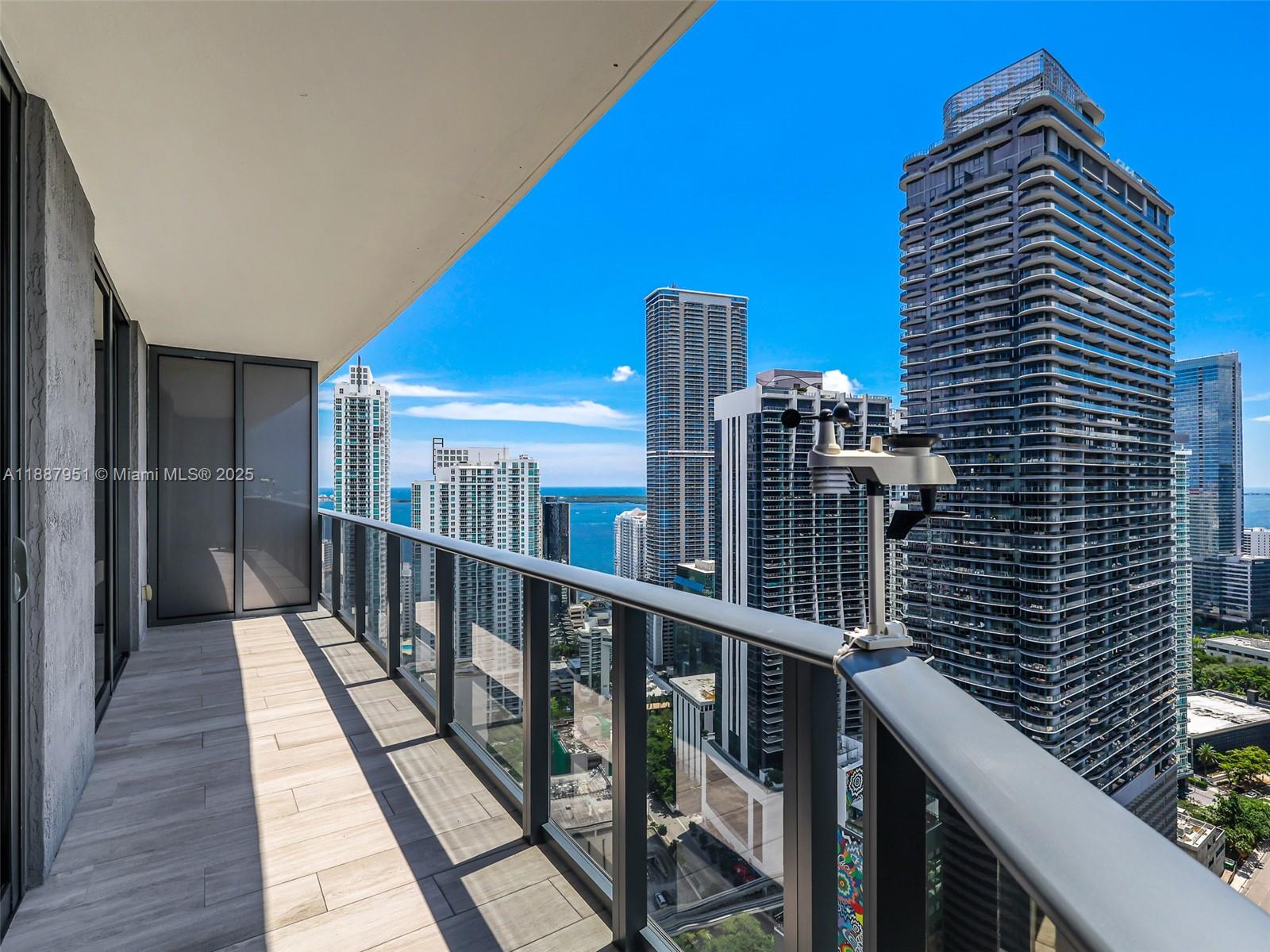 45 SW 9th St #3905