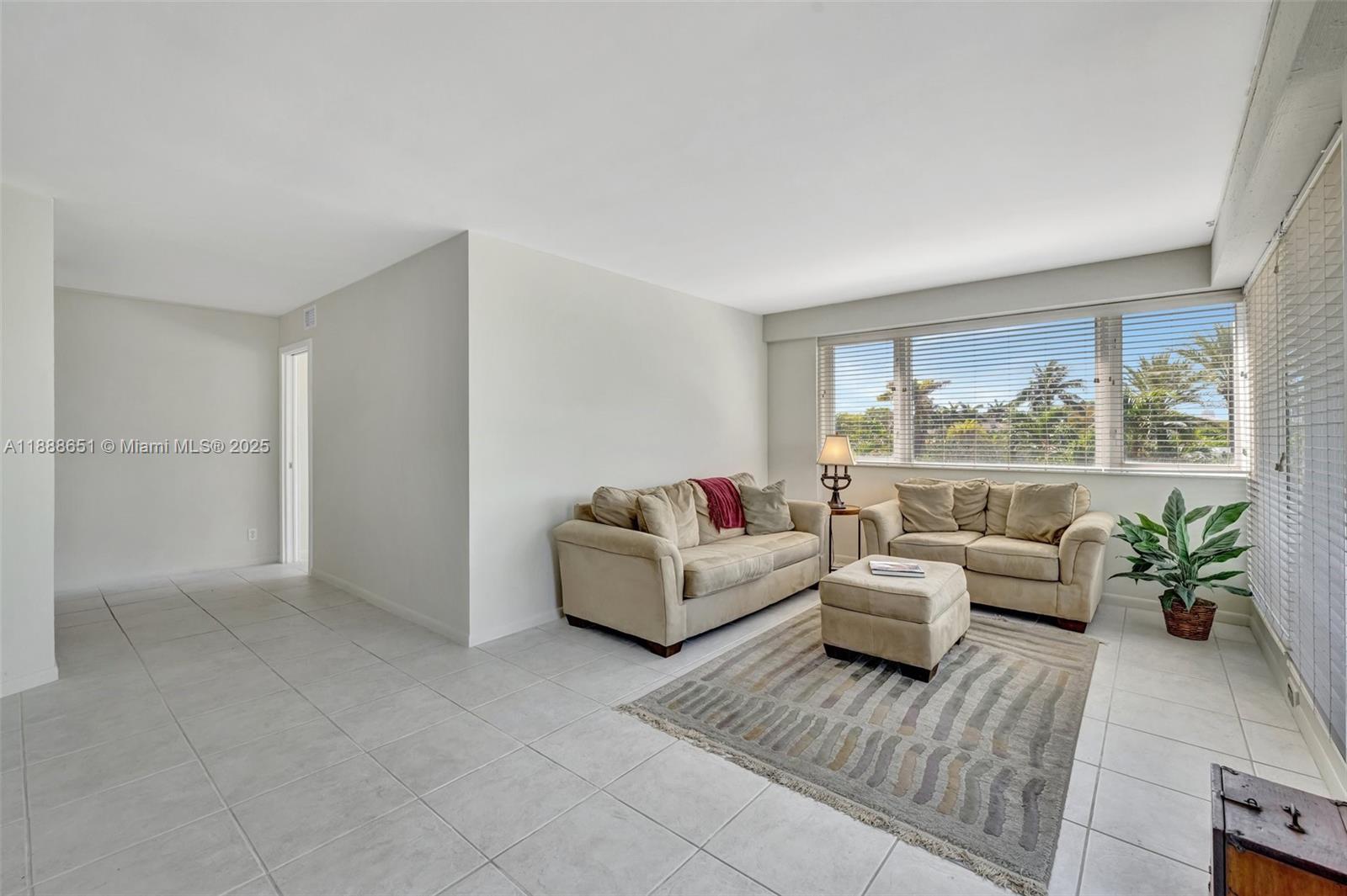 3000 Holiday Dr #306 Fort Lauderdale, FL 33316