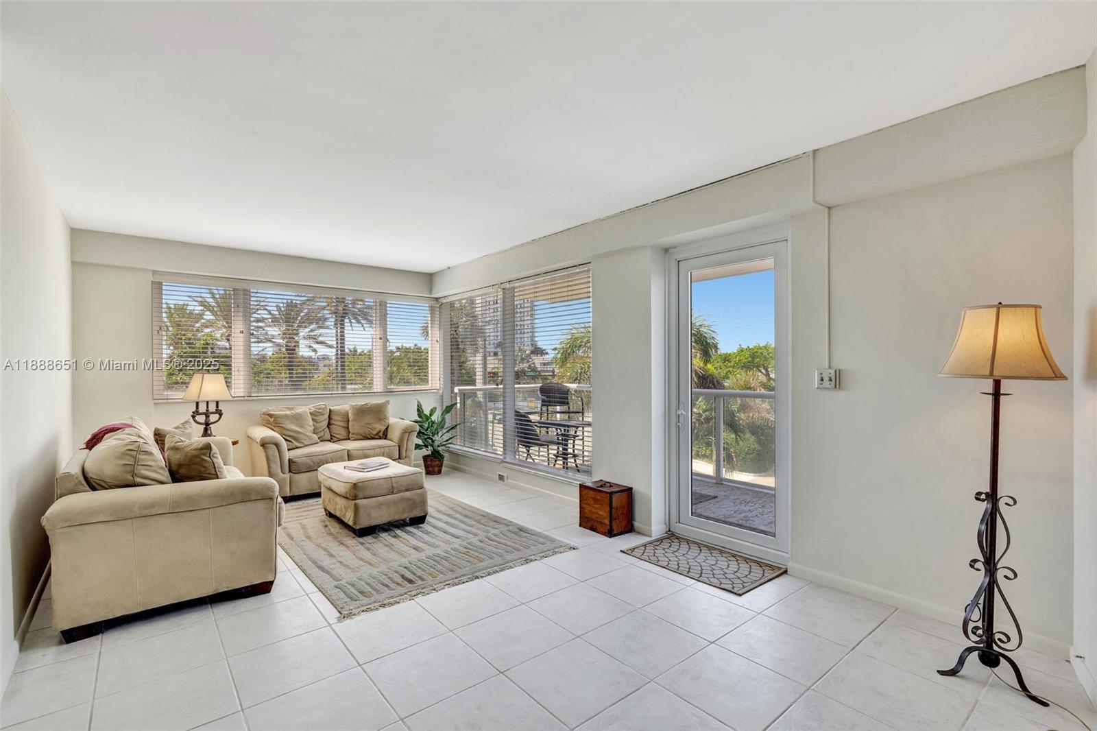 3000 Holiday Dr #306 Fort Lauderdale, FL 33316