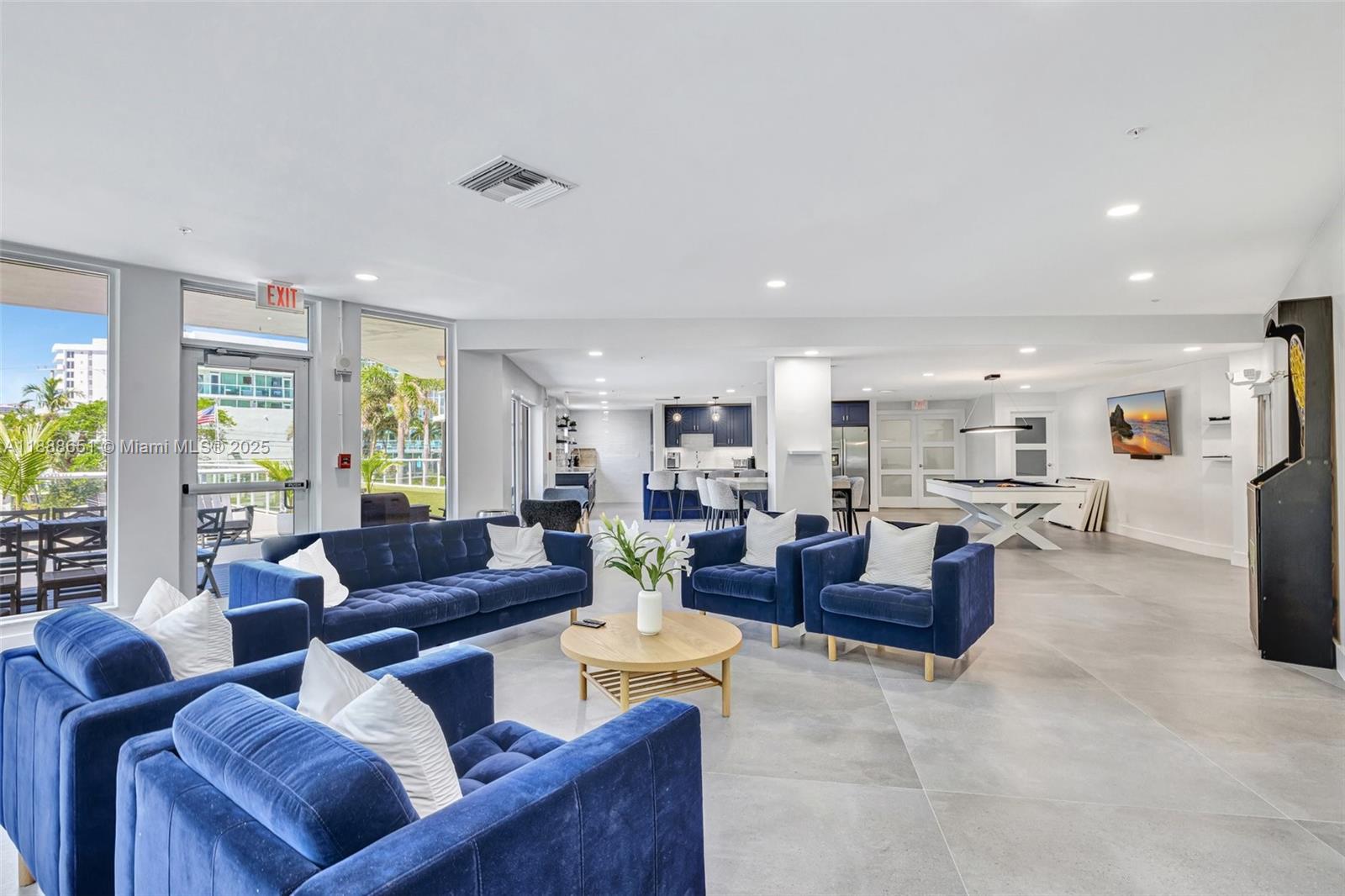 3000 Holiday Dr #306 Fort Lauderdale, FL 33316