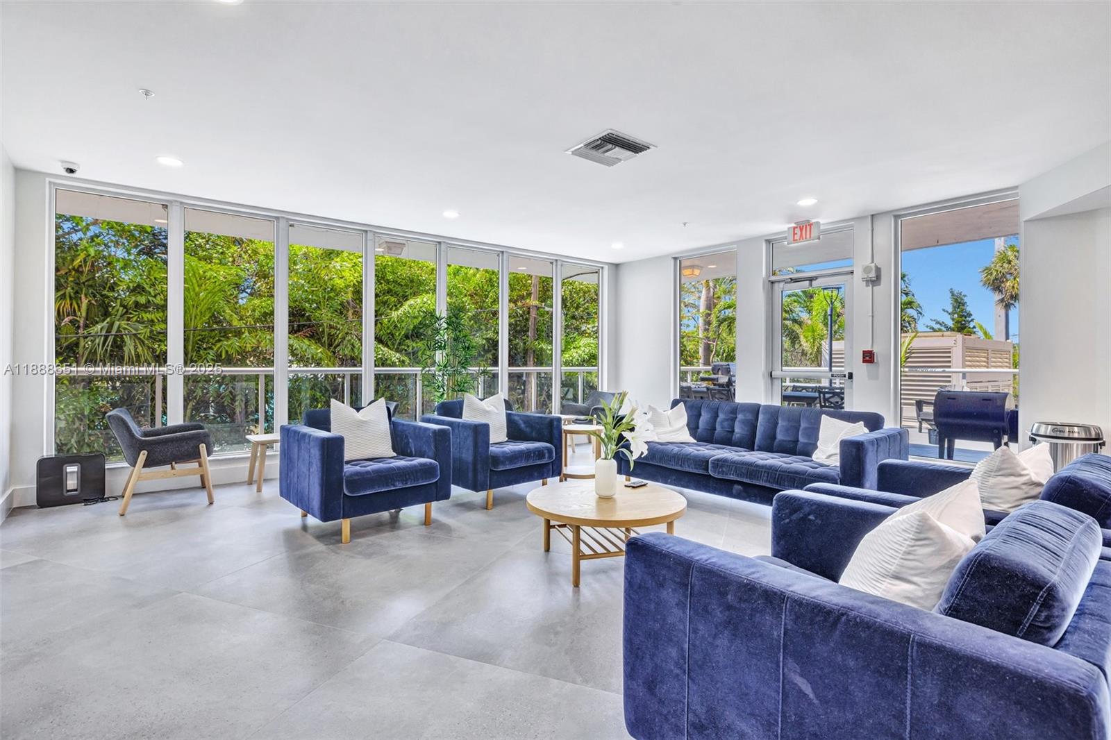 3000 Holiday Dr #306 Fort Lauderdale, FL 33316