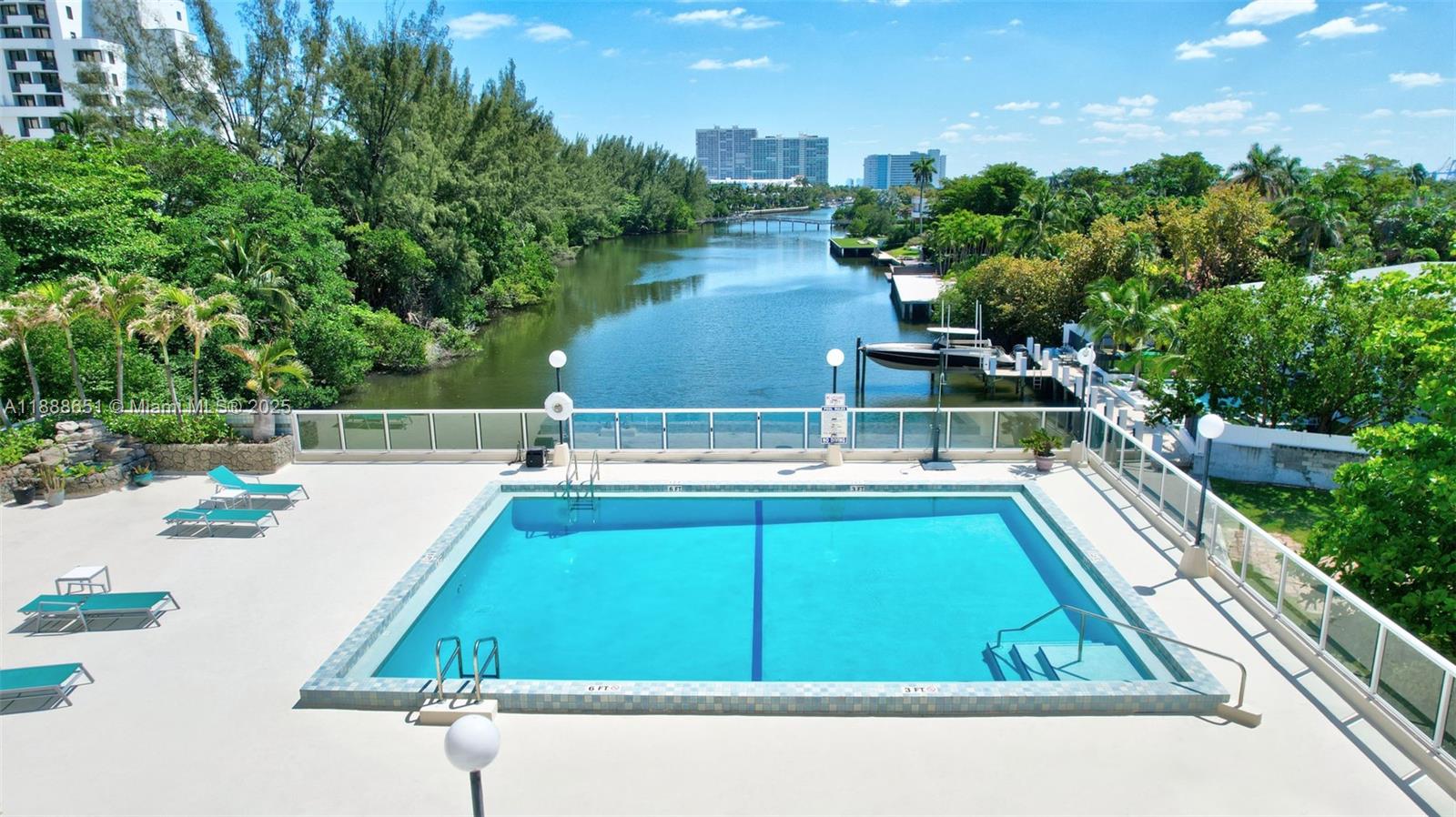 3000 Holiday Dr #306 Fort Lauderdale, FL 33316