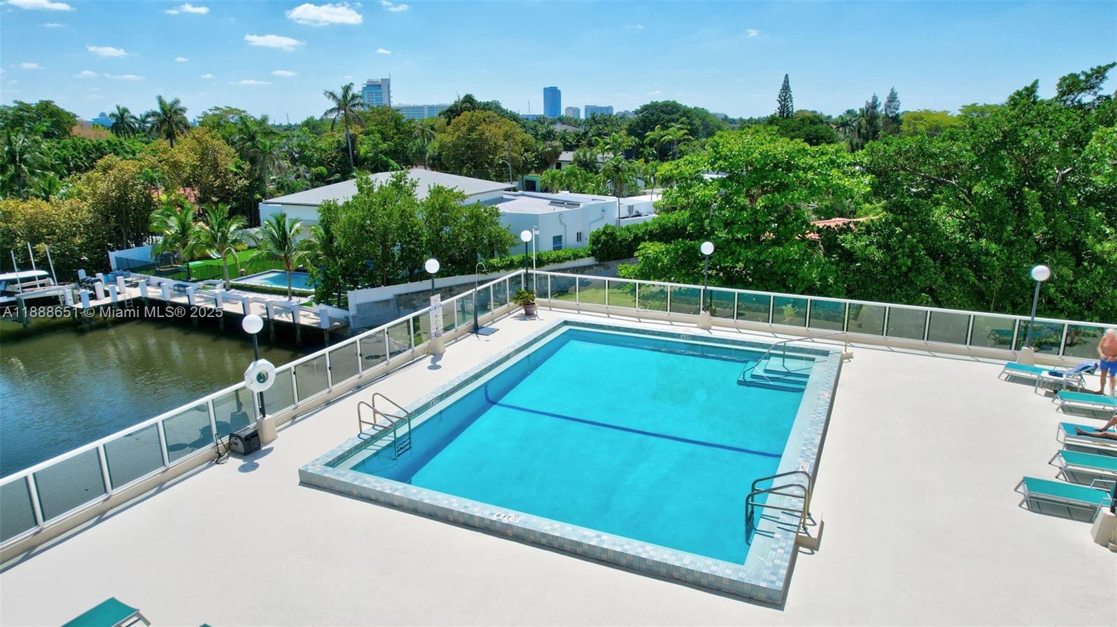 3000 Holiday Dr #306 Fort Lauderdale, FL 33316