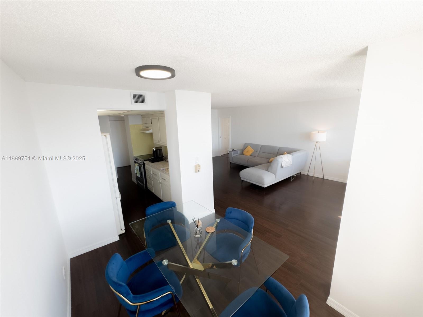 image Winston Towers14