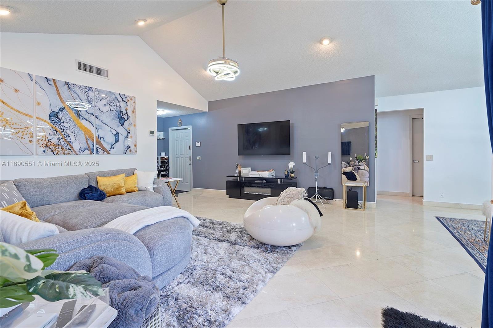 2330 Dover Weston, FL 33326