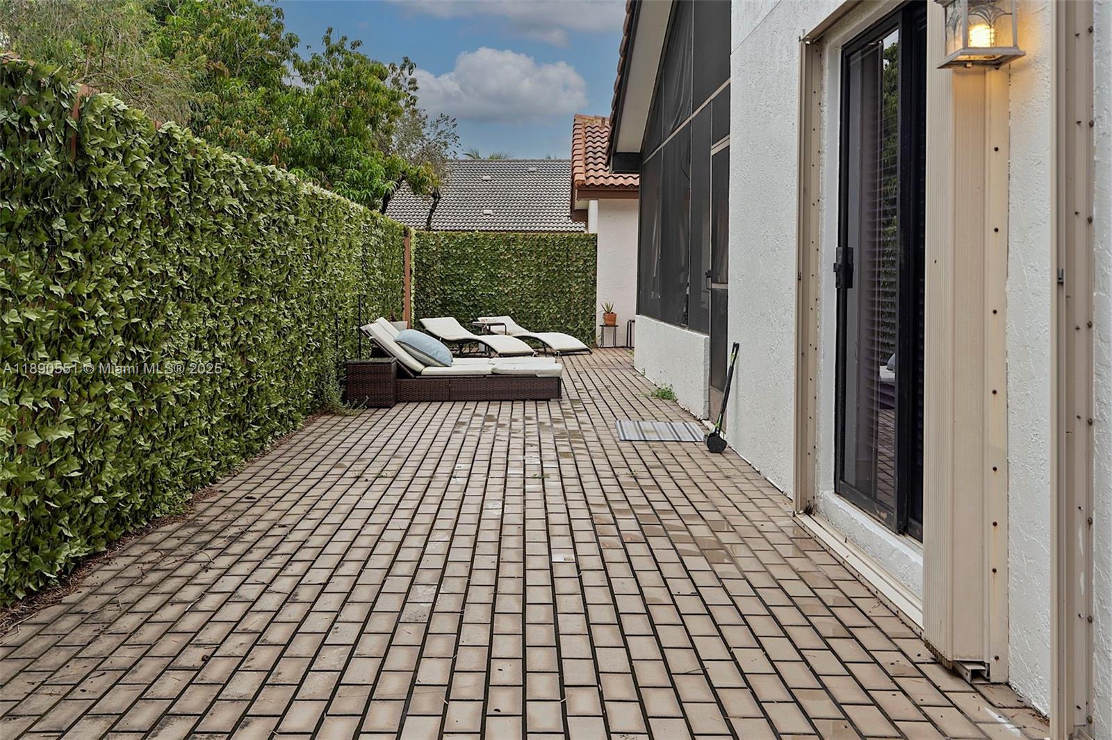 2330 Dover Weston, FL 33326