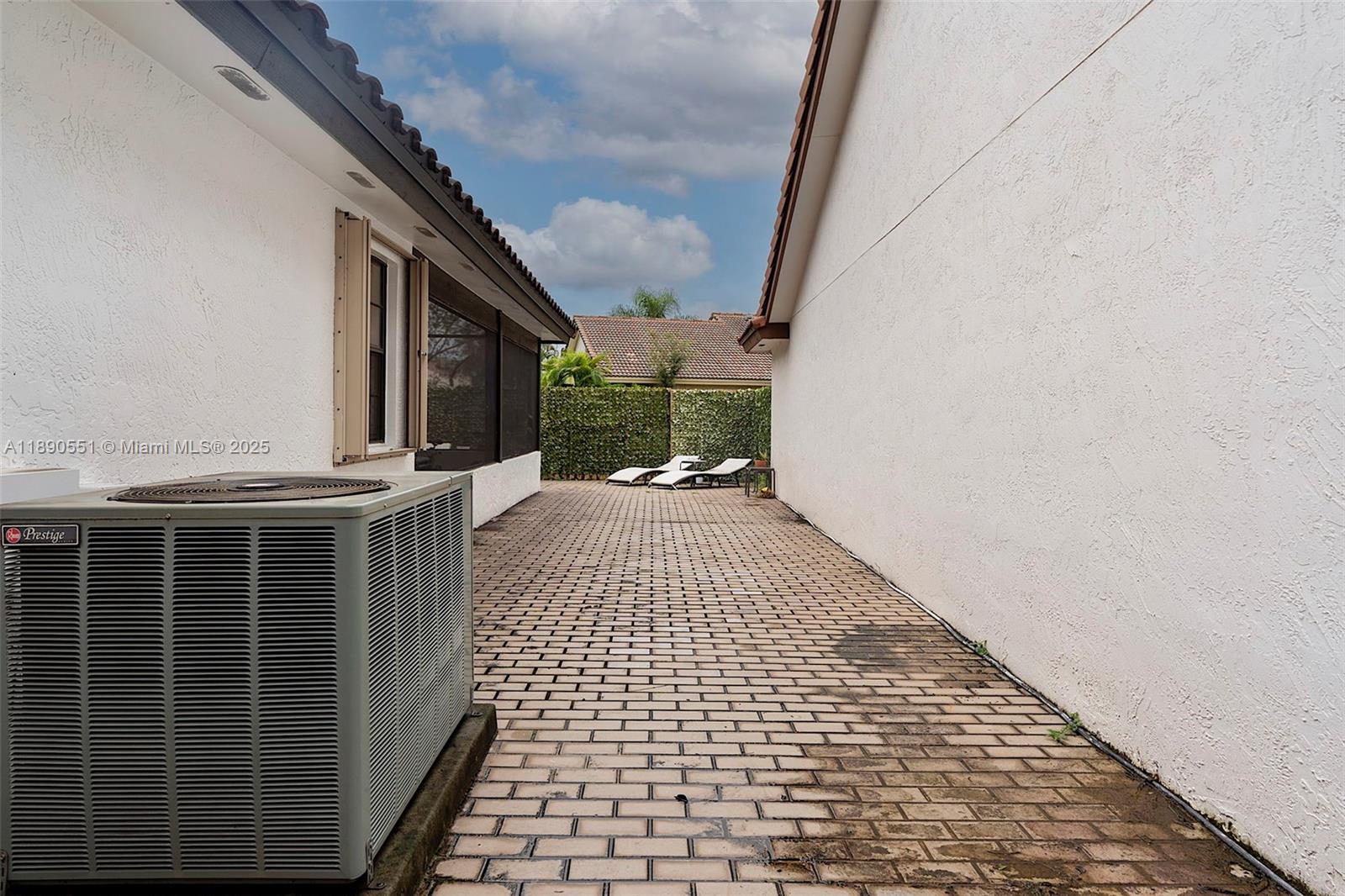 2330 Dover Weston, FL 33326