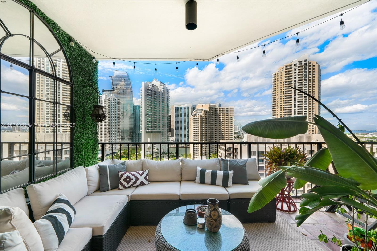 520 Brickell Key Dr #APH00